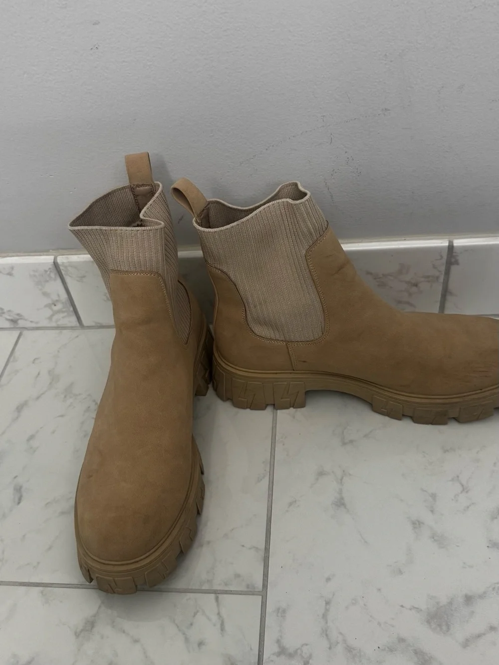 Women’s Tan Chelsea Lug Sole Ankle Booties